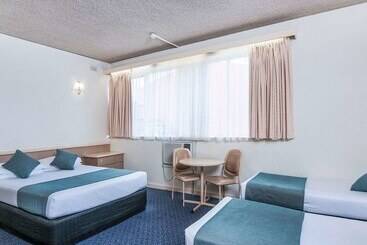 هتل Comfort Inn Regal Park
