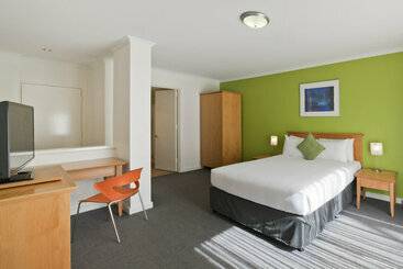 בית מלון כפרי Ibis Styles Alice Springs Oasis
