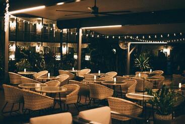 هتل Mantra Club Croc