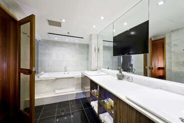 هتل Stamford Plaza Adelaide