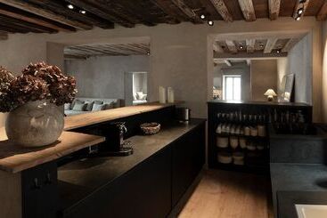 هتل Townhouse Weisses Kreuz