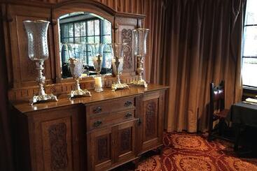 مُتل Albury Manor House