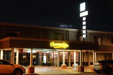 مُتل Commodore Motor Inn