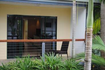 Bay Village Tropical Retreat & Apartments