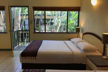 Bay Village Tropical Retreat & Apartments