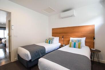Bright Colonial Motel