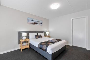 Hilton Beachfront Motel