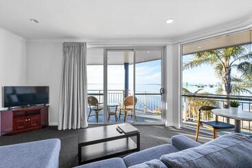 Hilton Beachfront Motel