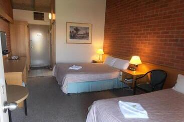Отель All Rivers Accommodation