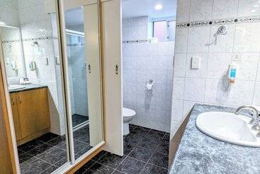 هتل Arkana Motor Inn & Terrace Apartments
