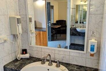 هتل Arkana Motor Inn & Terrace Apartments