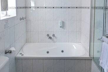 هتل Arkana Motor Inn & Terrace Apartments