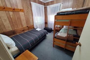 هتل Coach House Inn