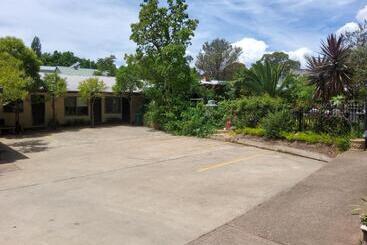 هتل Coach House Inn