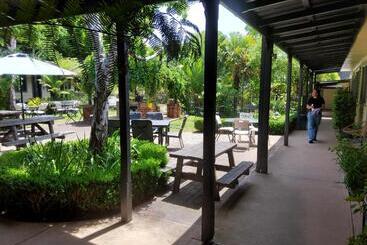 هتل Coach House Inn