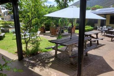 هتل Coach House Inn