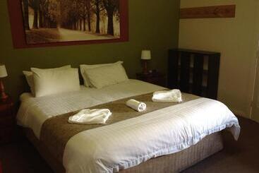 هتل Coach House Inn