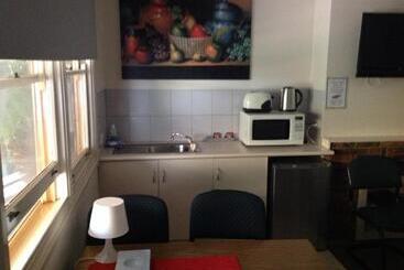 هتل Coach House Inn