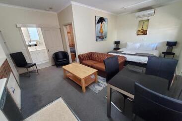 هتل Coach House Inn