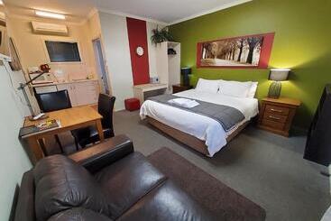 هتل Coach House Inn