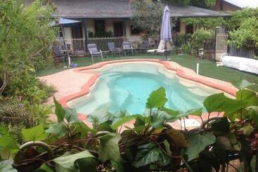 هتل Coach House Inn