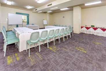 هتل Comfort Inn & Suites Goodearth Perth