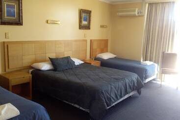 هتل Desert Sand Motor Inn