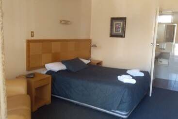 هتل Desert Sand Motor Inn