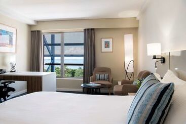 ホテル Doubletree By Hilton Darwin Esplanade
