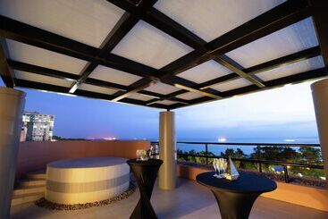 ホテル Doubletree By Hilton Darwin Esplanade