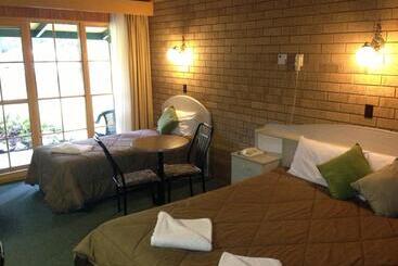هتل High Country Motor Inn Bright
