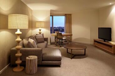 هتل Residence On Langley Park