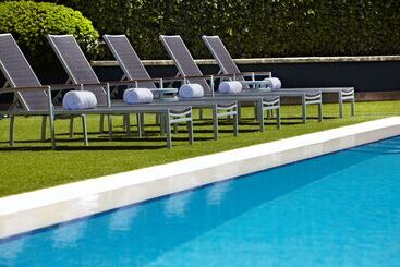 هتل Residence On Langley Park