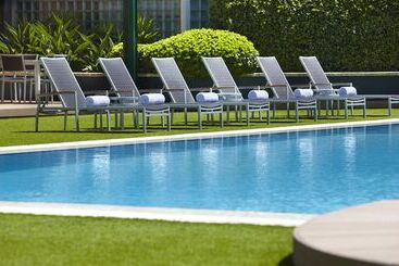 هتل Residence On Langley Park