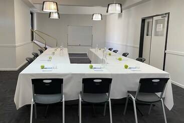 هتل Littomore Suites Bathurst