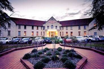 هتل Mercure Canberra