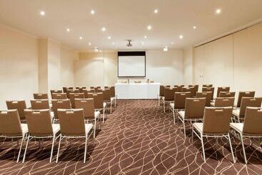 هتل Mercure Canberra