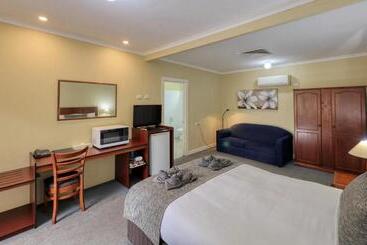 هتل Oasis Motor Inn