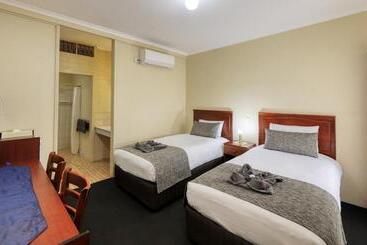 هتل Oasis Motor Inn