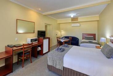 هتل Oasis Motor Inn