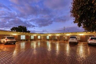 هتل Oasis Motor Inn