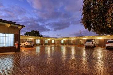 هتل Oasis Motor Inn