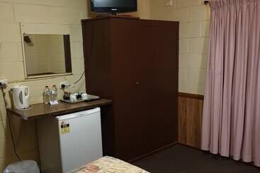 Opal Inn Hotel, Motel, Caravan Park