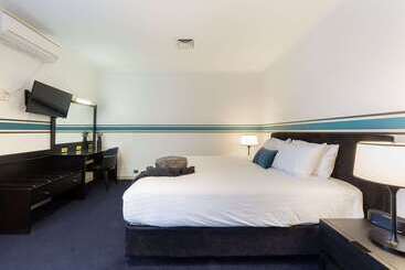 هتل Ramada Diplomat Canberra