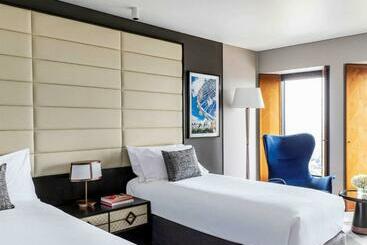Отель Sofitel Melbourne On Collins
