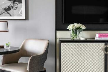 Отель Sofitel Melbourne On Collins