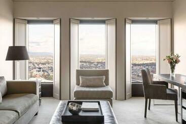 Отель Sofitel Melbourne On Collins