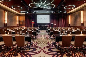 Отель Sofitel Melbourne On Collins