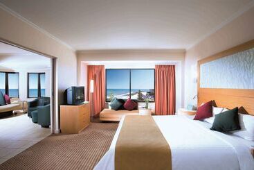 هتل Stamford Grand Adelaide