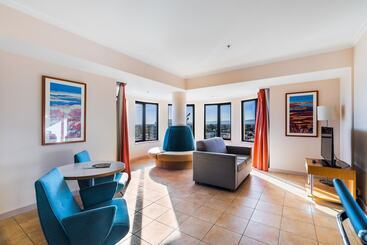 هتل Stamford Grand Adelaide